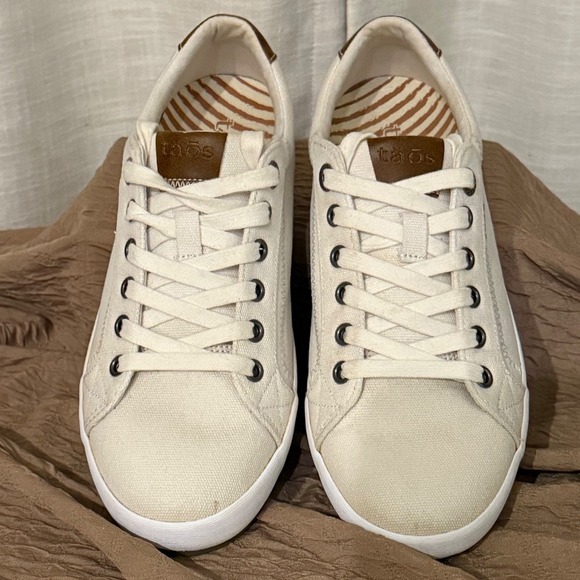 Taos Star Burst Beige Canvas Low Top Comfortable Casual Sneakers - Picture 1 of 15